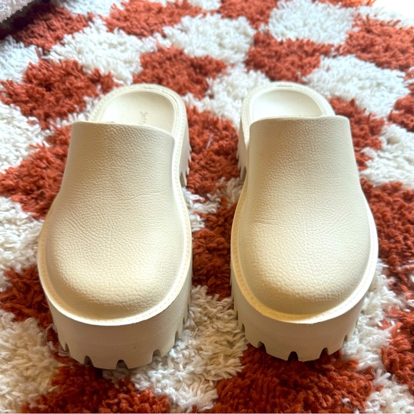 JEFFREY CAMPBELL Lugged Platform Mules CREAM 38 / 7 - Picture 2 of 4